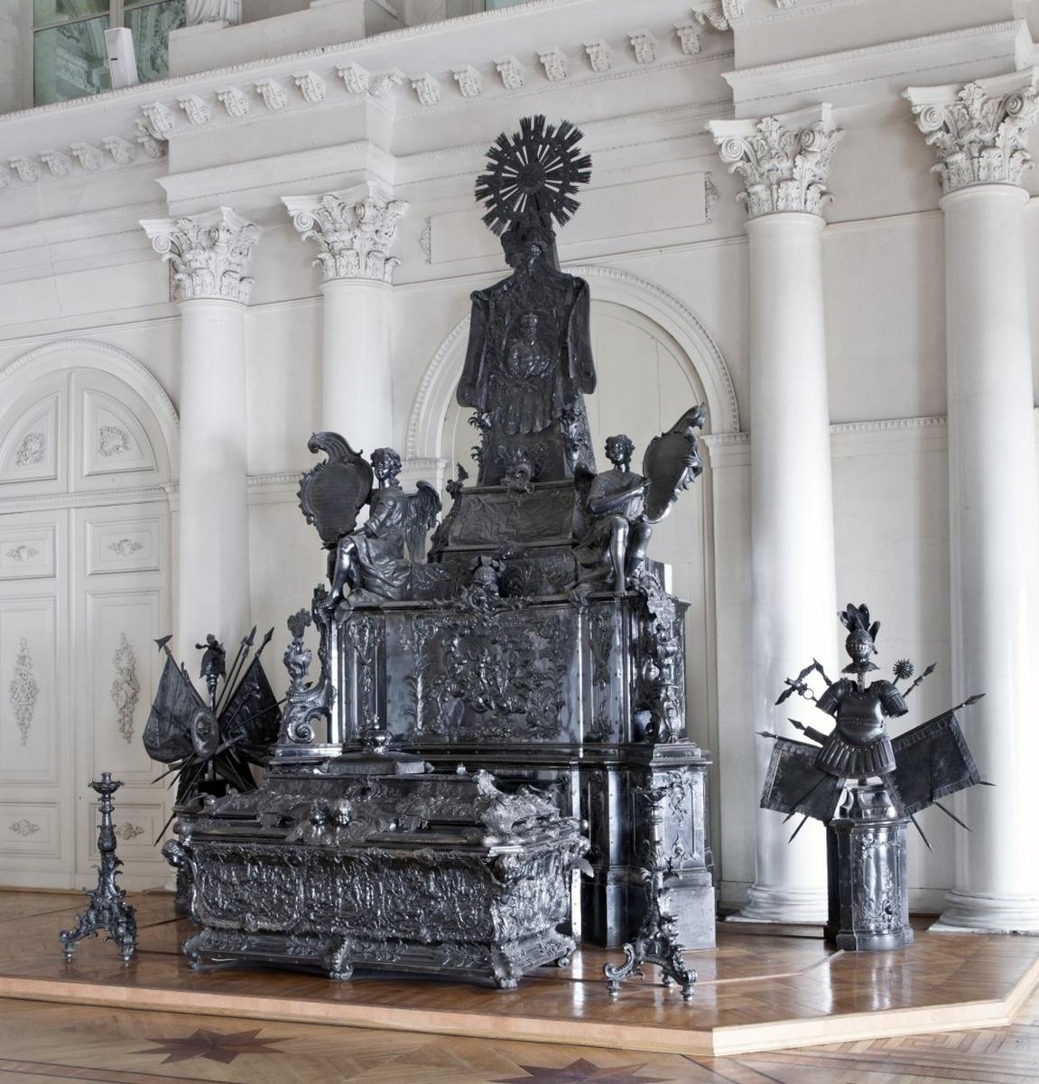 Серебряная рака Александра Невского. Фото: Эрмитаж
