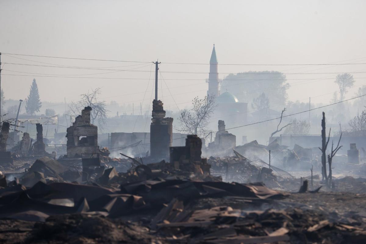 Курганская область. Село Юлдус. Жилые дома, разрушенные в результате пожара. Фото: Донат Сорокин / ТАСС