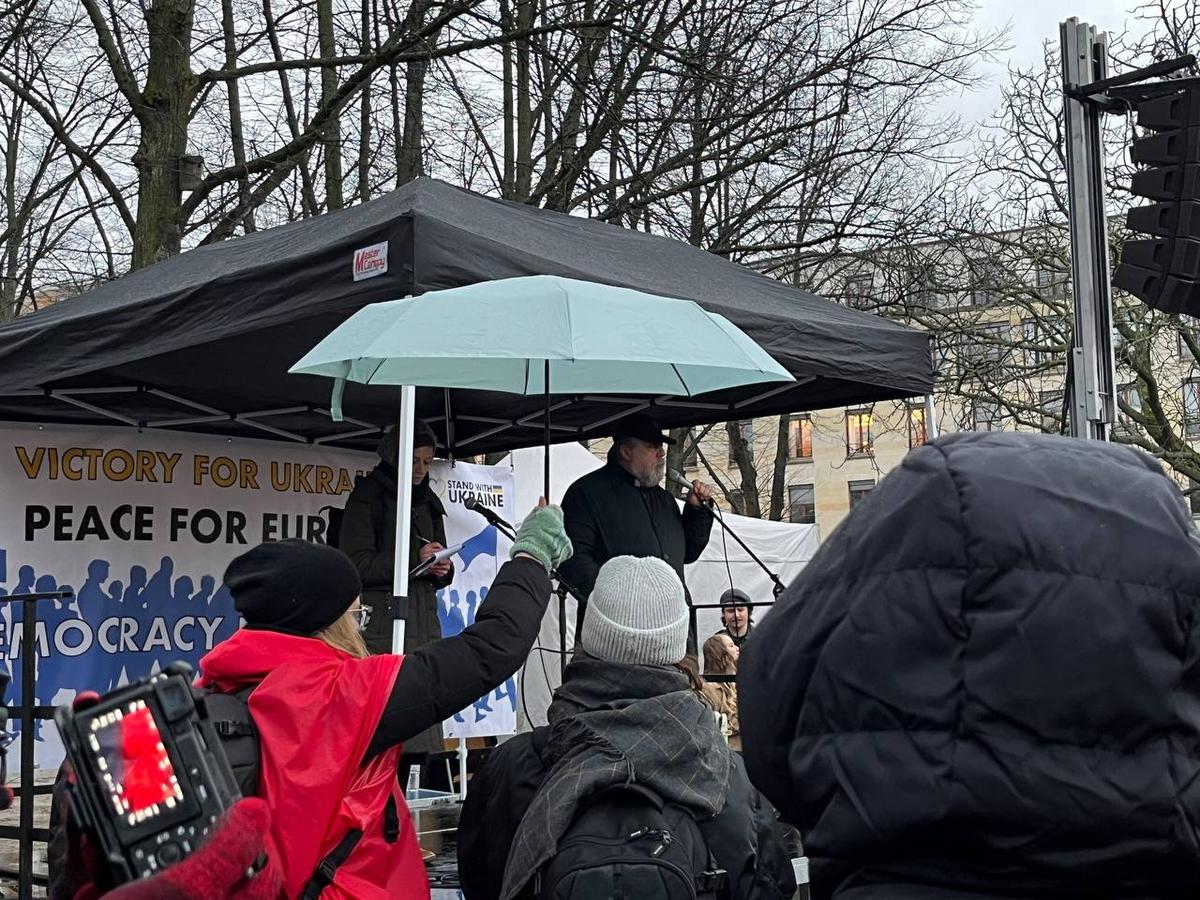 Виталий Манский на выступлении около Брандербургских ворот. Фото: Наталия Душутина