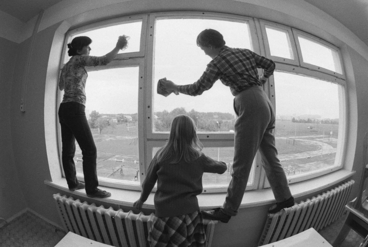 1984 год. Субботник в советской школе. Фото: Максимов Павел / Фотохроника ТАСС