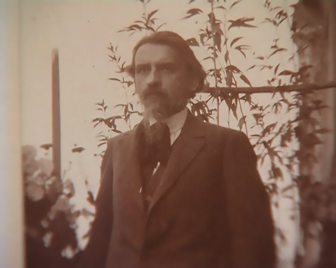 Лев Платонович Карсавин в Каунасе. 20-е годы. Фото из архива