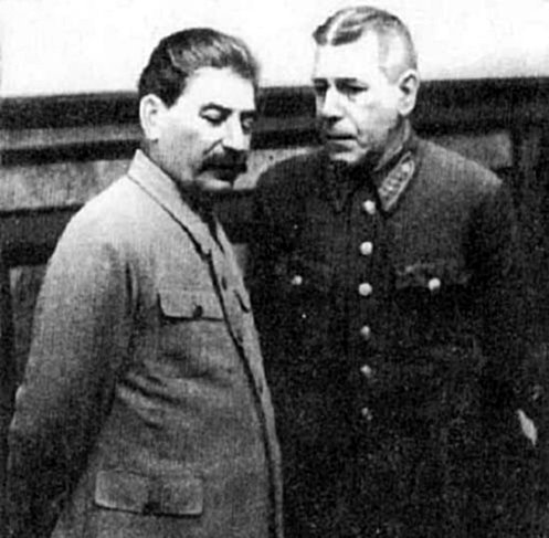 Иосиф Сталин и начальник Генерального штаба командарм 1 ранга Борис Шапошников. 1939 год. Фото: traditio.wiki