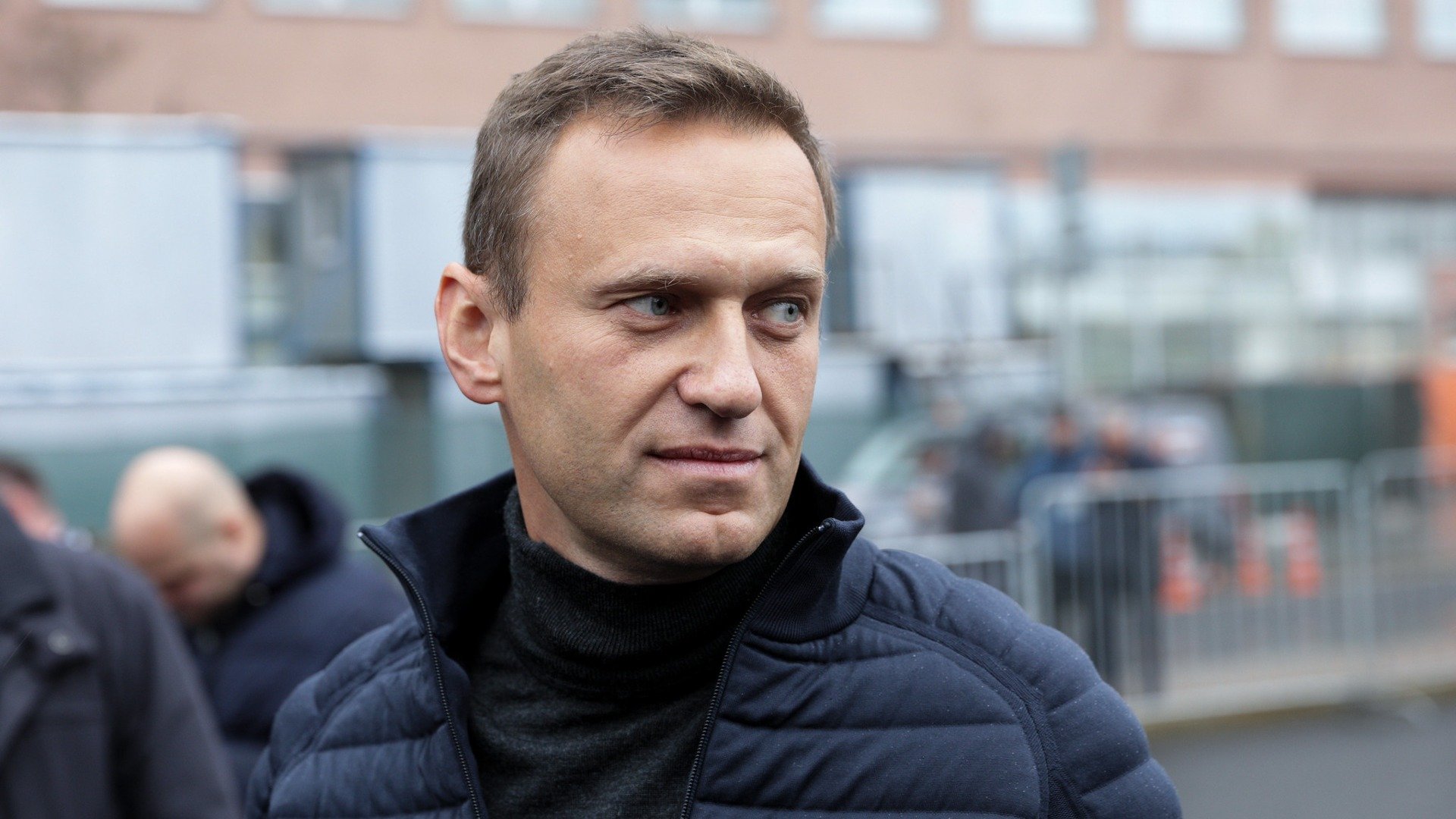 Когда Навальный успел стать экстремистом и террористом?