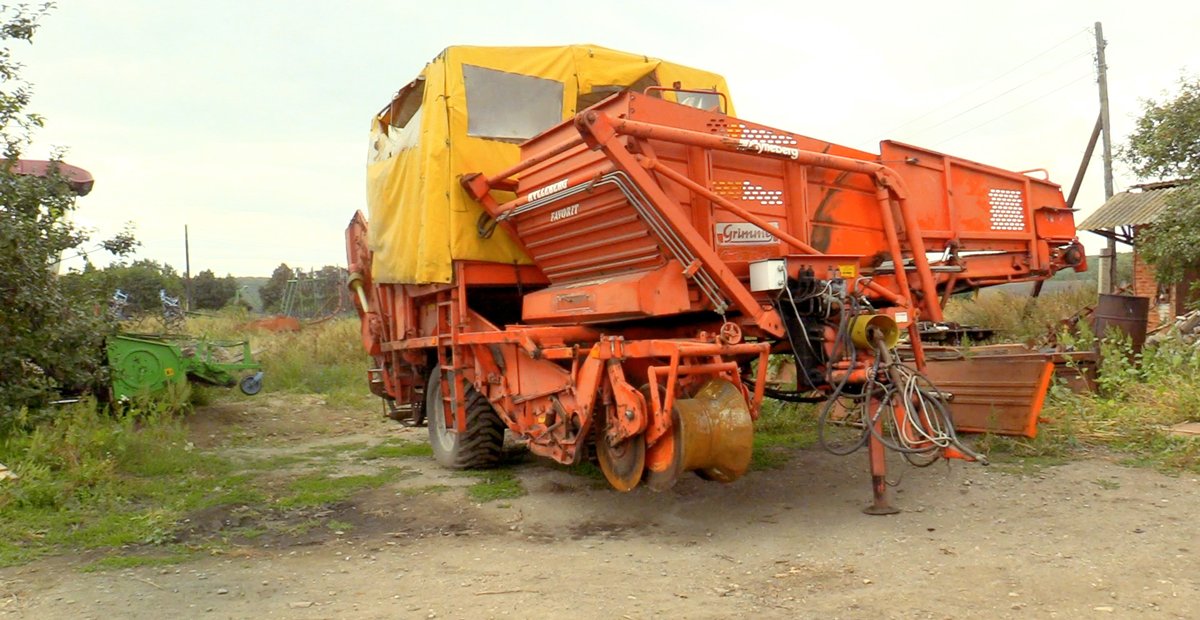 Bramborový kombajn Grimme.  Foto: Nadezhda Andreeva / Novaya Gazeta