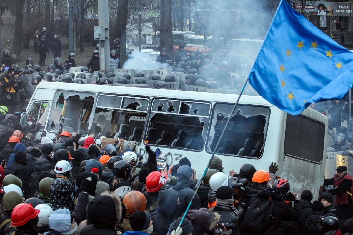 Противостояние между оппозицией и правоохранительными органами в Киеве. 2014 год. Фото: ZUMA / TASS