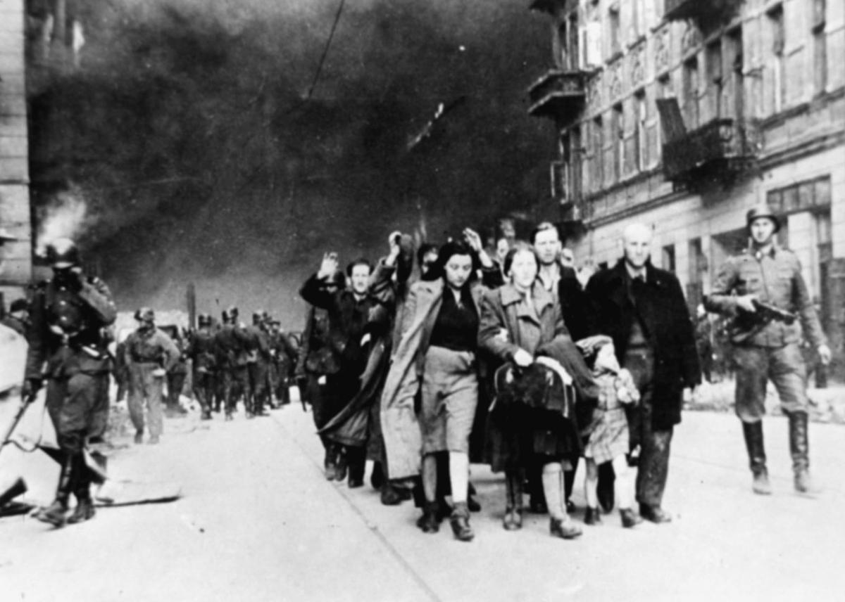 На улицах варшавского гетто. 1942 год. Фото: ИТАР-ТАСС