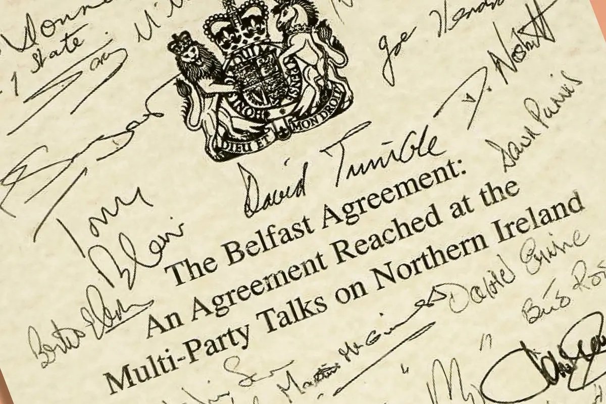 Договор, подписанный в Белфасте на Страстной неделе 1998 года и скрепивший мир между сторонами конфликта в Ольстере. Фото: Википедия