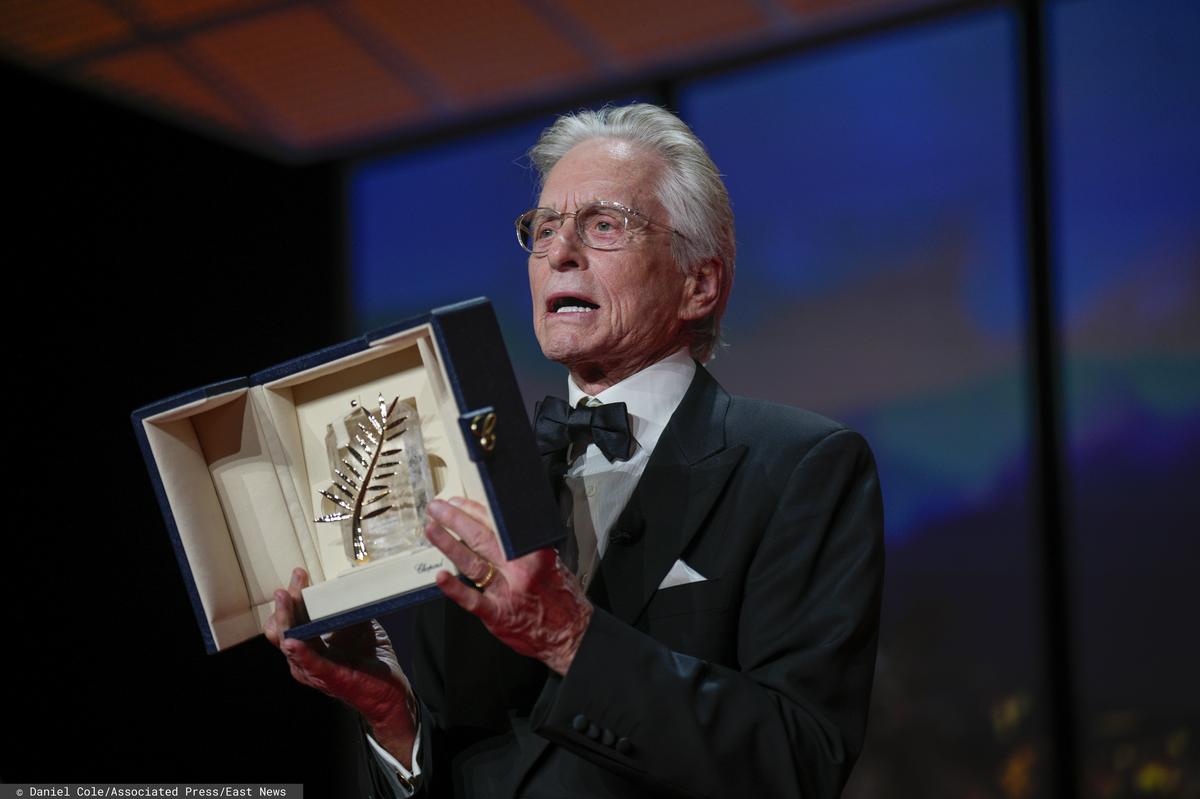 Майкл Дуглас принимает почетную награду. Фото: Daniel Cole / Associated Press / East News