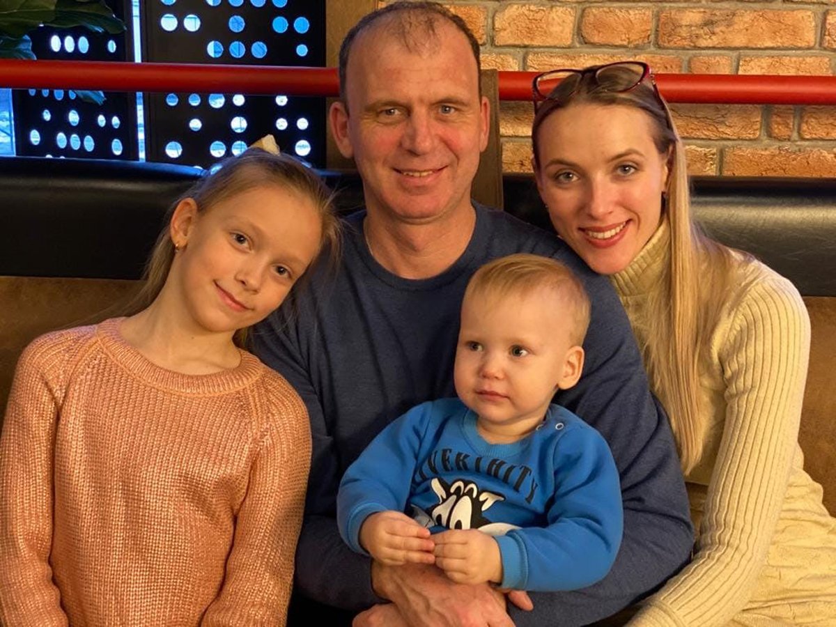 Михаил Афанасьев с женой и младшими детьми. Фото: из семейного архива