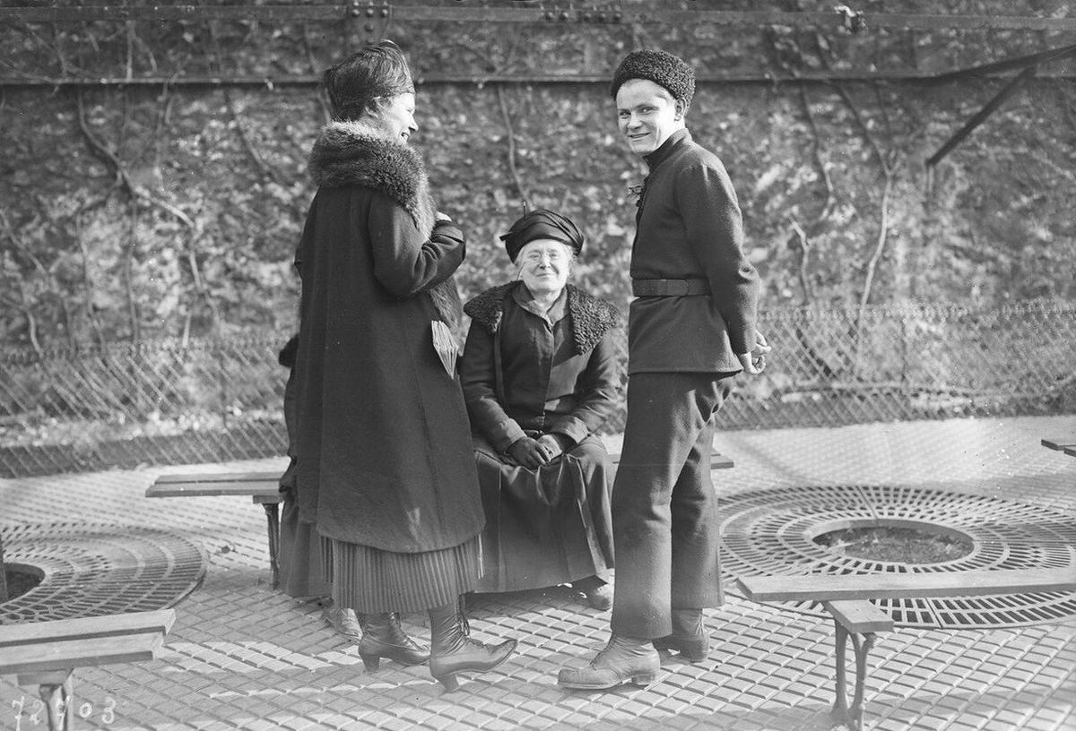 Русские беженцы в Париже, марта 1922 года. Фотоархив: Викимедия