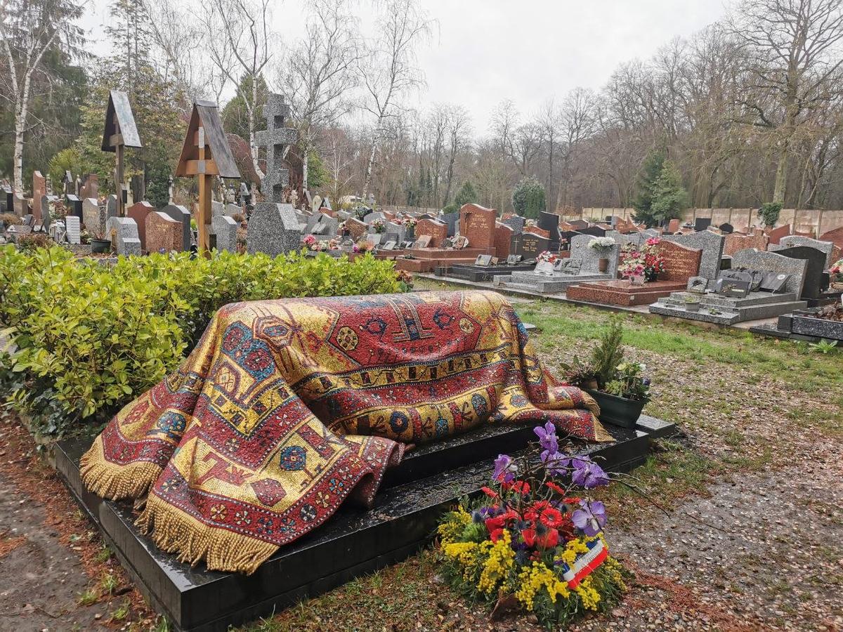 Могила Рудольфа Нуреева. На днях, 6 января, во Франции отмечали 30-летие ухода великого танцовщика. Фото: Юрий Сафронов / «Новая газета»
