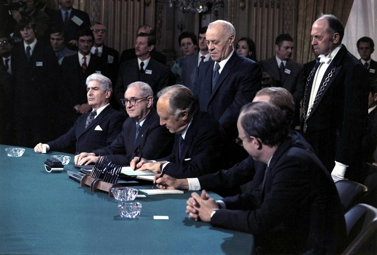 27 января 1973 года. Париж. Подписание соглашение о прекращении войны и восстановлении мира во Вьетнаме. Фото: Википедия