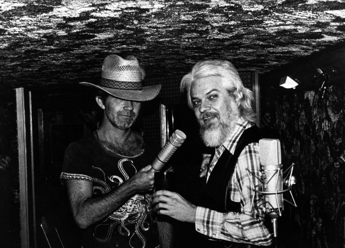 J. J. Cale and Leon Russel on Russell's Paradise Records Audio Bus, Circa 1980. Фото: Diane Sullivan / Orlando Castro and Tom Kemp