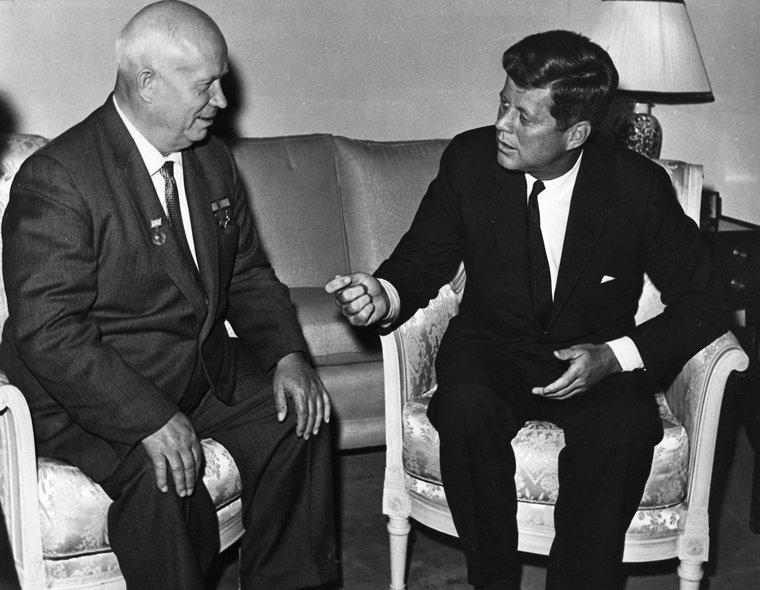 Никита Хрущев и Джон Кеннеди. 1961 год. Фото: Википедия