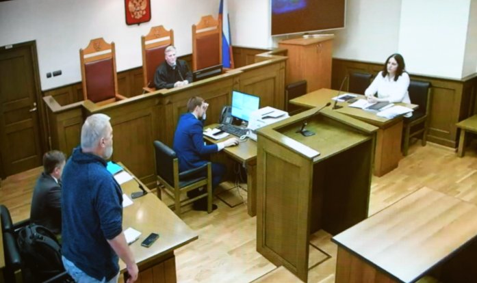 Трансляция заседания Верховного суда по лишению сайта Novayagazeta.ru статуса СМИ. Фото: Светлана Виданова / «Новая газета»