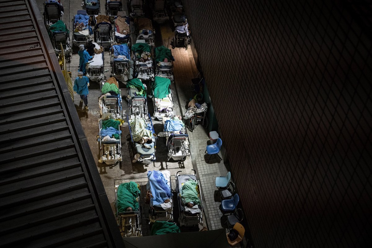 Возле отделения неотложной помощи в медицинском центре Каритас в Гонконге. Zuma \ TASS