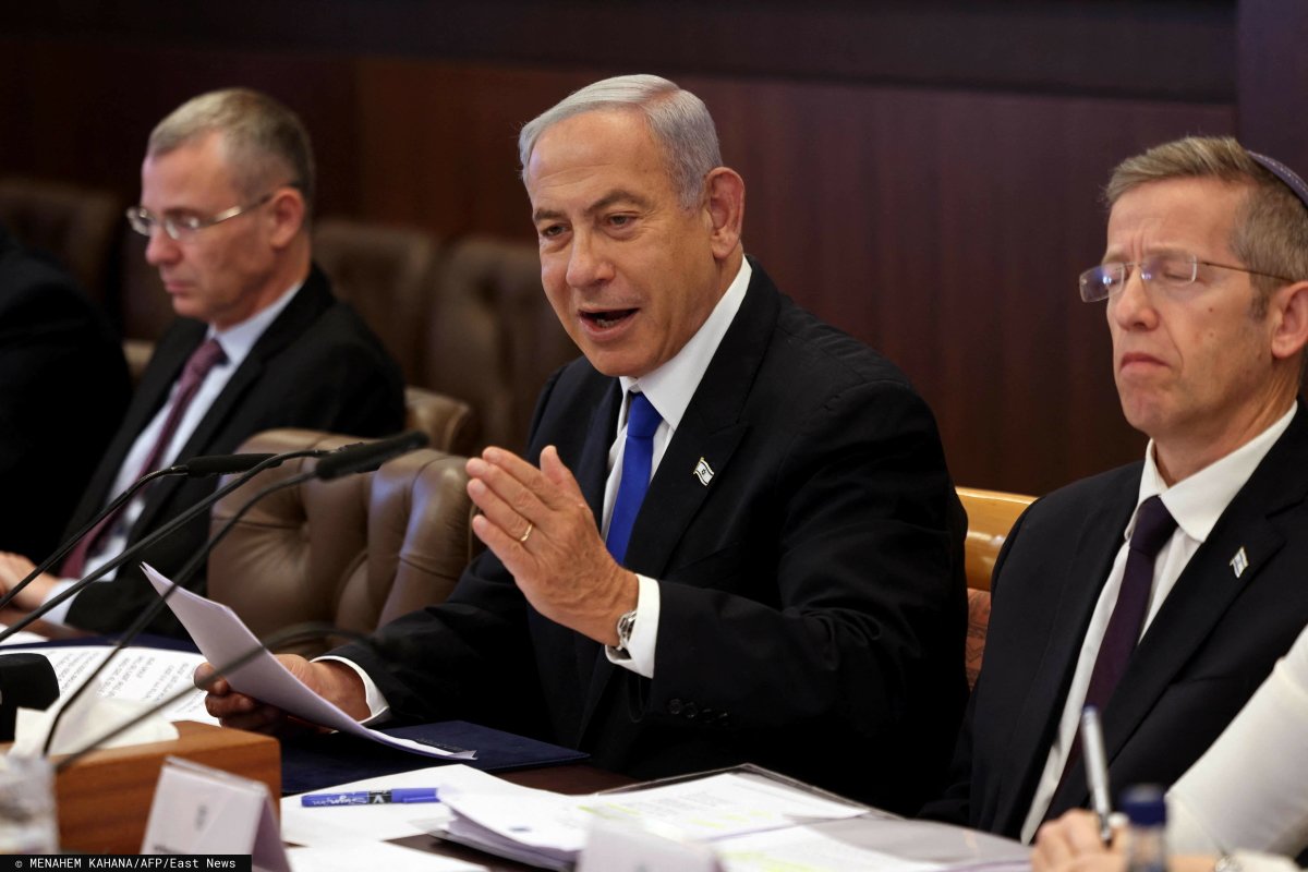 Биньямин Нетаньяху с министрами. Фото: MENAHEM KAHANA/AFP/East News
